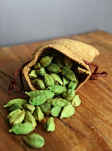 Load image into Gallery viewer, Cardamom Pods